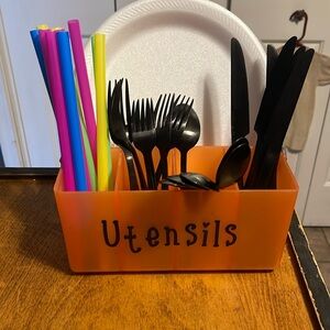 Utensil holder